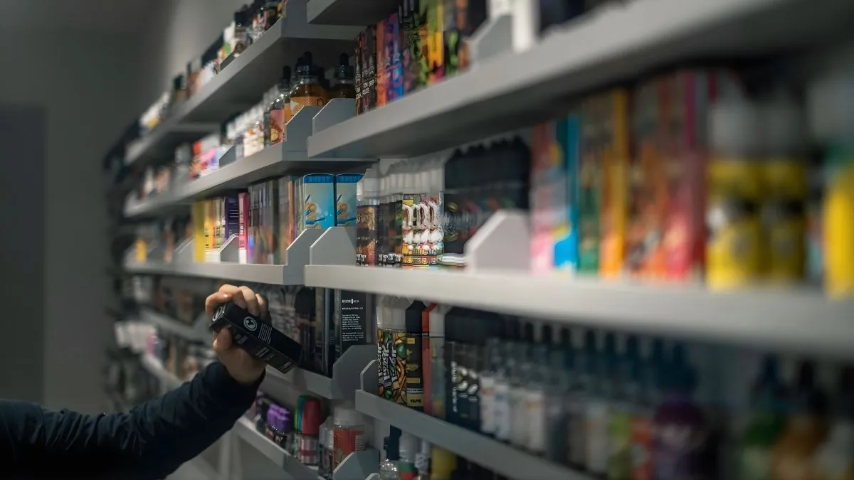 Novas regulamentações para rótulos 2026 – PPWR e PFAS Gráfico ilustrando as novas regulamentações da UE para rótulos: PPWR, PFAS, rótulos multicamadas e identificadores digitais