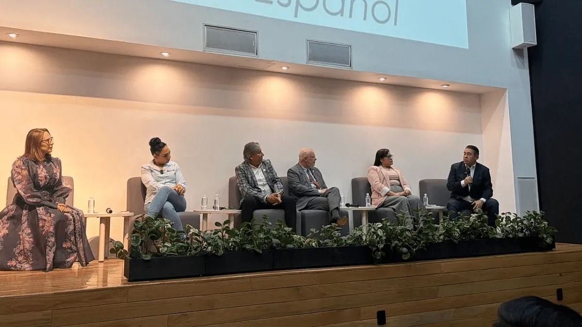 Lançamento do FIRST 7.0 em espanhol – FTA Mexico Cerimônia de lançamento do livro FIRST 7.0 em espanhol pela FTA Mexico na Biblioteca Pública do Estado de Jalisco, em Guadalajara.